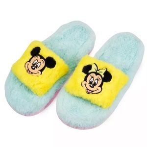 Mickey and Minnie Mouse 90’s style fur slippers